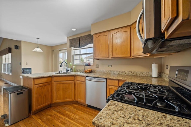 323 Valley Forge Ave, South Elgin, IL 60177 - kitchen with stainless steel appliances, a sink, light wood-style flooring, a peninsula, and hanging light fixtures