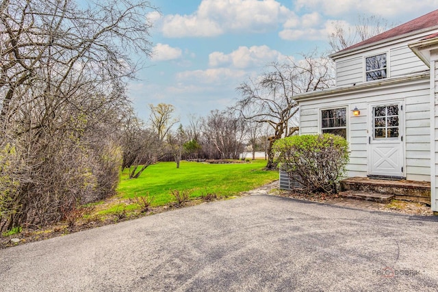 1200 Winwood Dr, Lake Forest, IL 60045 - view of grassy yard