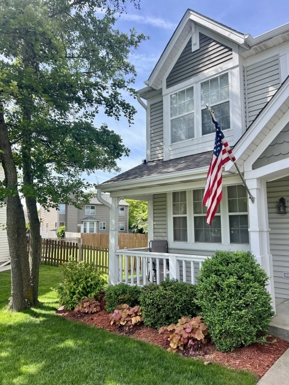 7 Ivy Ct, South Elgin, IL 60177 - view of side of property with covered porch
