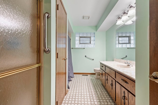 8862 167th St, Orland Hills, IL 60487 - bathroom featuring vanity, toilet, curtained shower, and baseboards