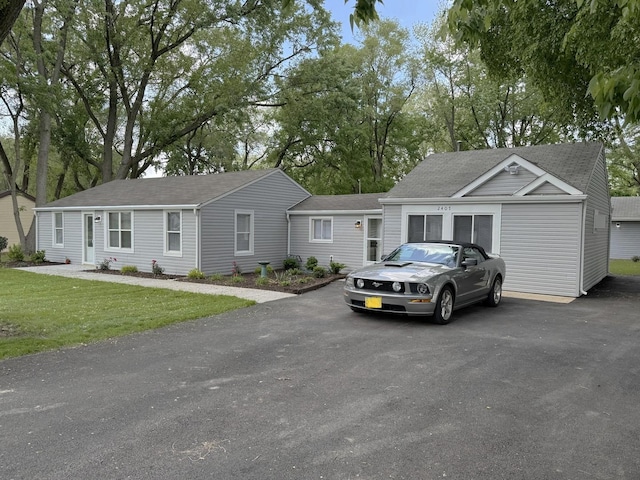 2407 Burbank St, Joliet, IL 60435 - view of front facade featuring a shingled roof and a front yard