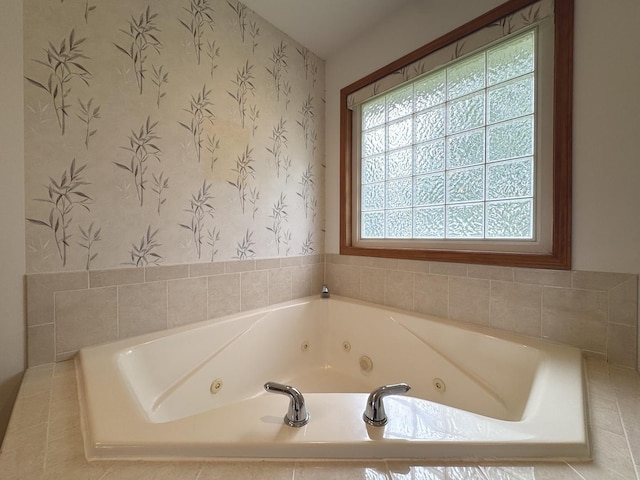 350 Centerpoint Dr N, Bourbonnais, IL 60914 - bathroom featuring a jetted tub