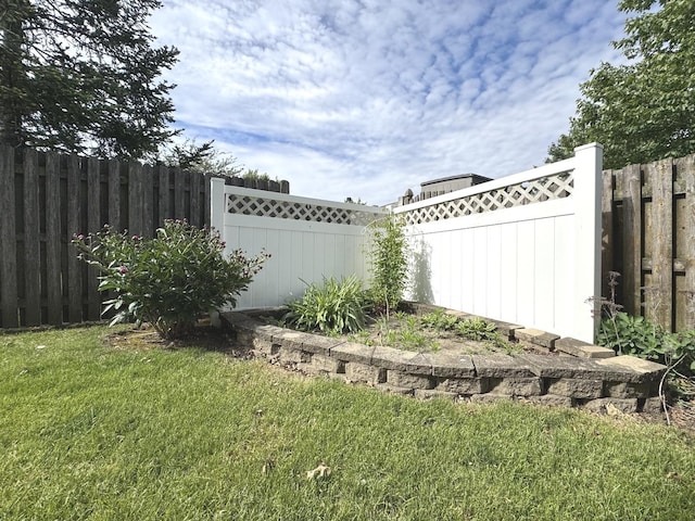 350 Centerpoint Dr N, Bourbonnais, IL 60914 - view of yard