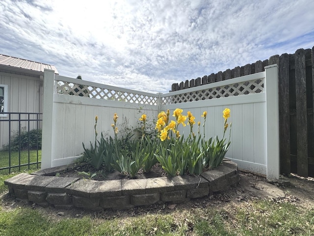 350 Centerpoint Dr N, Bourbonnais, IL 60914 - view of fenced backyard