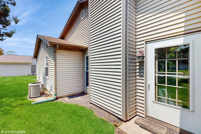 267 Juniper Cir, Streamwood, IL 60107 - view of side of property featuring cooling unit and a yard