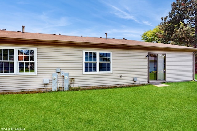 267 Juniper Cir, Streamwood, IL 60107 - back of house featuring a yard