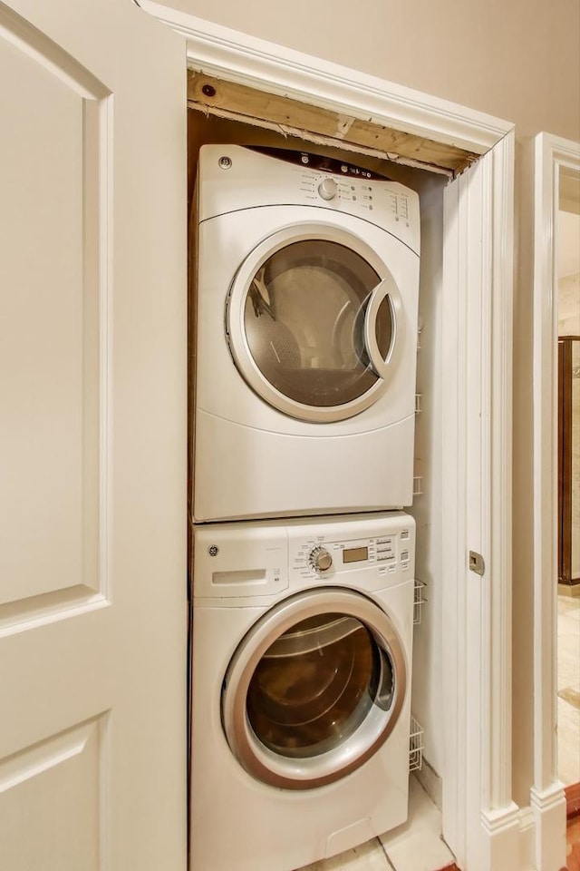 4706 N Winthrop Ave Unit 1A, Chicago, IL 60640 - washroom featuring stacked washer / dryer