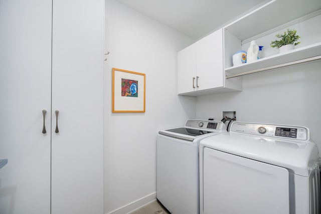 540 W Webster Ave Unit 611, Chicago, IL 60614 - laundry area featuring washer and dryer, cabinet space, and baseboards