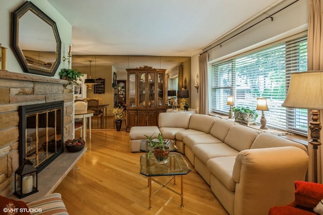 810 S Edgewood Ln, Mount Prospect, IL 60056 - photo 3