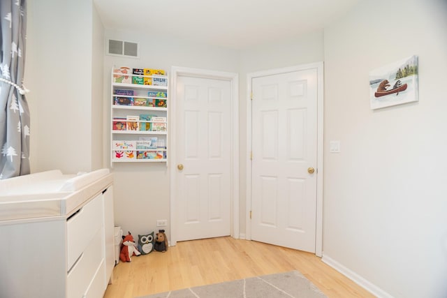919 W Leland Ave Unit F, Chicago, IL 60640 - laundry area featuring light wood-type flooring
