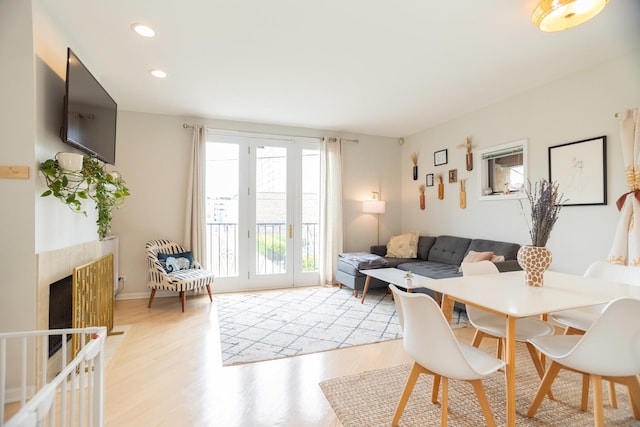 919 W Leland Ave Unit F, Chicago, IL 60640 - living room featuring light wood-style flooring, recessed lighting, a premium fireplace, and baseboards