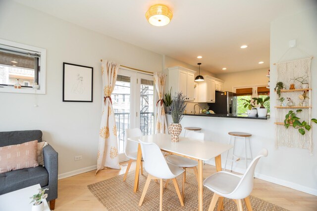 919 W Leland Ave Unit F, Chicago, IL 60640 - dining space featuring light wood finished floors, baseboards, and recessed lighting