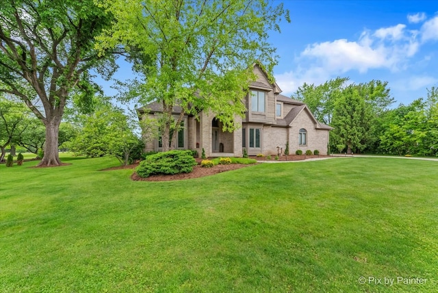 7530 Inverway Dr, Lakewood, IL 60014 - view of front of house featuring a front lawn