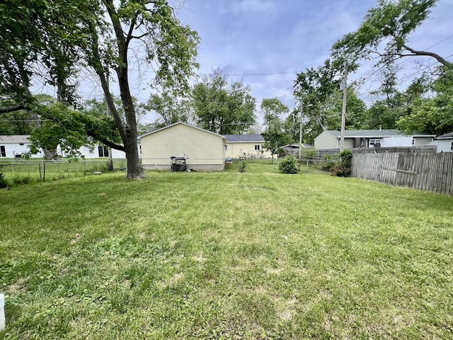 2422 E Washington St, Urbana, IL 61802 - view of yard