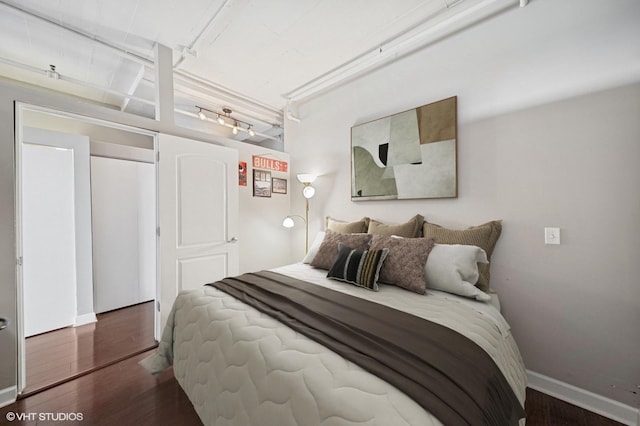1524 S Sangamon St Unit 512, Chicago, IL 60608 - bedroom featuring wood finished floors, baseboards, and track lighting