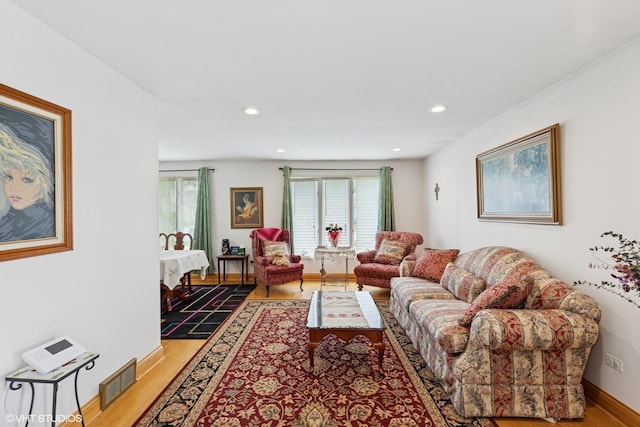 5738 W 88th St, Oak Lawn, IL 60453 - living area featuring light wood finished floors, plenty of natural light, recessed lighting, and baseboards