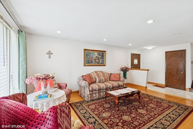 5738 W 88th St, Oak Lawn, IL 60453 - living area featuring light wood-style floors, recessed lighting, and baseboards