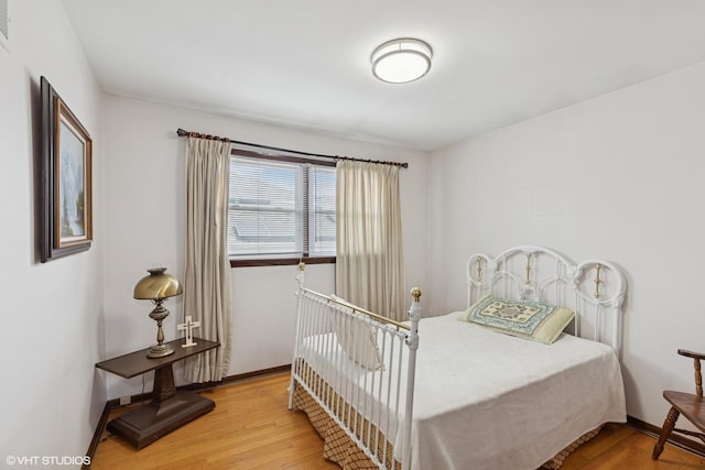 5738 W 88th St, Oak Lawn, IL 60453 - bedroom featuring light wood-style flooring and baseboards