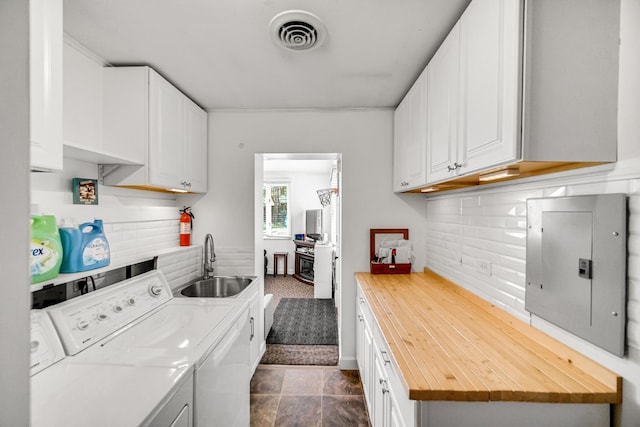 17601 Howe Ave, Homewood, IL 60430 - laundry room featuring washing machine and clothes dryer and cabinet space