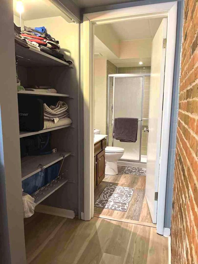 900 S River Rd Unit 3A, Des Plaines, IL 60016 - bedroom with light wood-style flooring, a closet, and baseboards