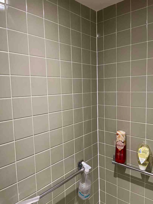 900 S River Rd Unit 3A, Des Plaines, IL 60016 - full bathroom with wood finished floors, vanity, a stall shower, toilet, and tasteful backsplash