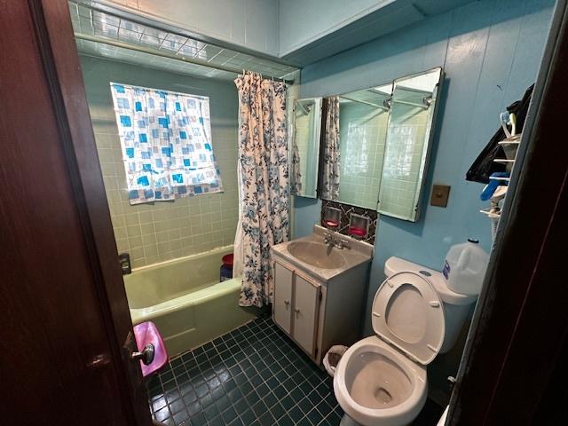 2428 N Lorel Ave, Chicago, IL 60639 - bathroom featuring toilet, tile patterned floors, shower / bath combo with shower curtain, and vanity