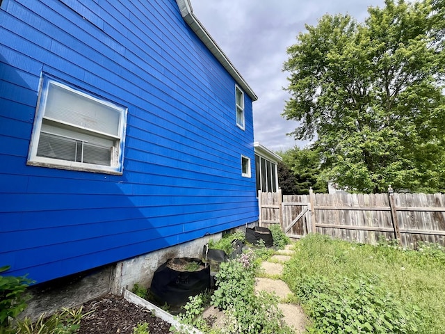335 N Highway Ave, Deland, IL 61839 - view of side of home