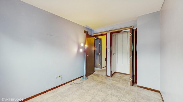 959 S Fern Ave, Elmhurst, IL 60126 - unfurnished room with baseboards