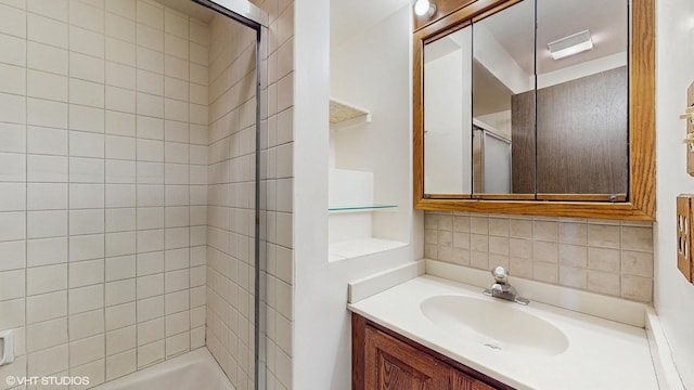 959 S Fern Ave, Elmhurst, IL 60126 - full bath featuring vanity, tasteful backsplash, and tiled shower