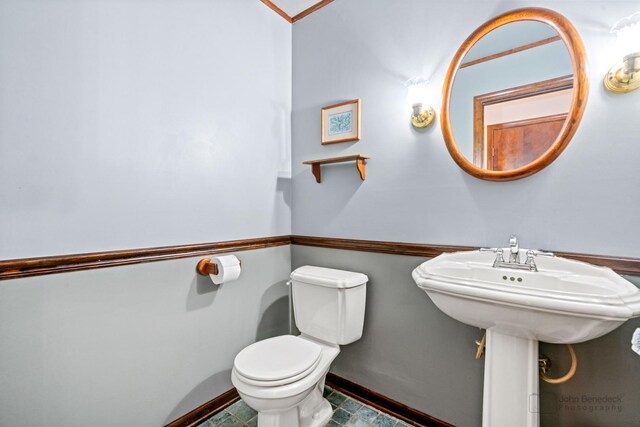 19N050 Felsmith Rd, Hampshire, IL 60140 - half bath featuring baseboards and toilet
