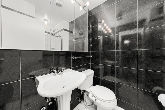 4250 N Marine Dr Unit 1622, Chicago, IL 60613 - bathroom featuring toilet, tile walls, and backsplash