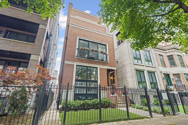 718 W Aldine Ave Unit 3, Chicago, IL 60657 - view of building exterior with a fenced front yard