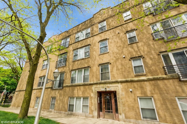 2556 W Rosemont Ave Unit 1, Chicago, IL 60659 - photo 1
