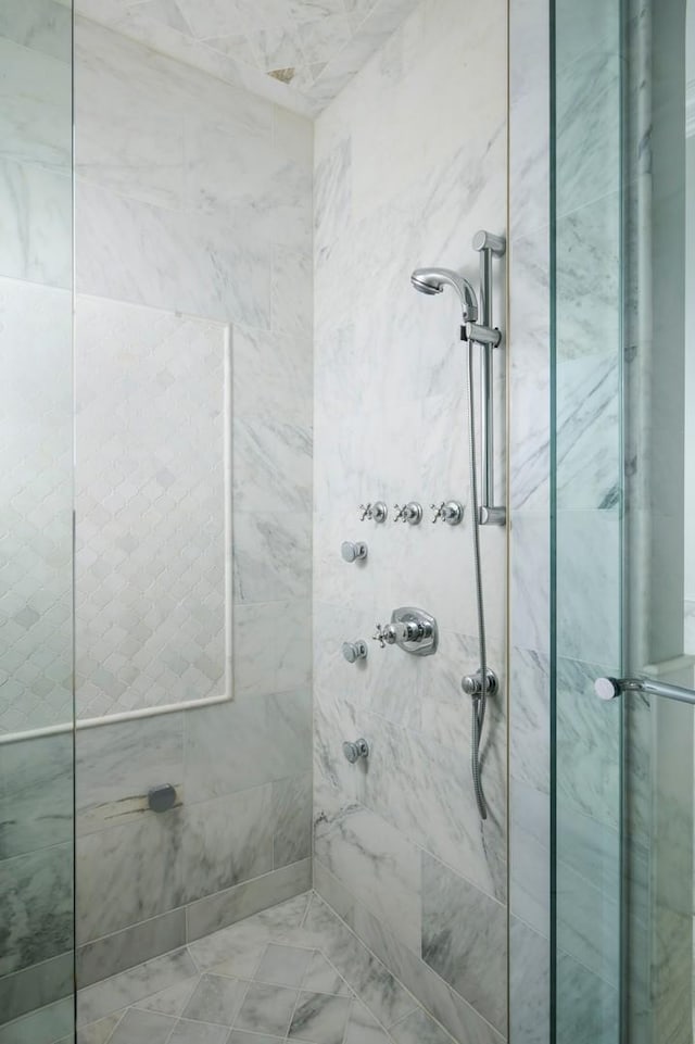 1827 N Larrabee St Unit 4, Chicago, IL 60614 - bathroom featuring a tile shower