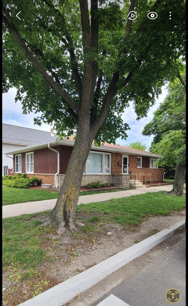 6124 W Berteau Ave, Chicago, IL 60634 - single story home with a front lawn