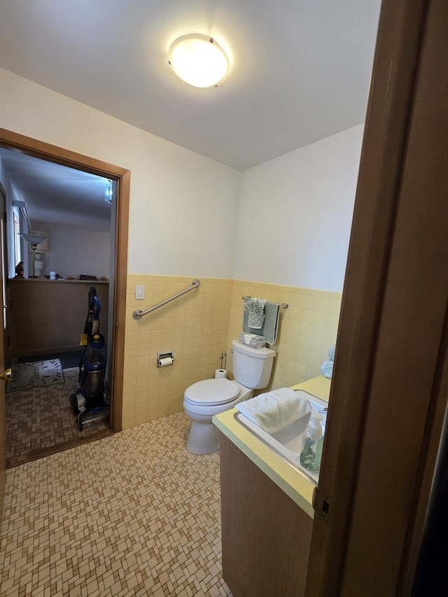 6124 W Berteau Ave, Chicago, IL 60634 - bathroom featuring vanity, tile walls, toilet, wainscoting, and tile patterned floors