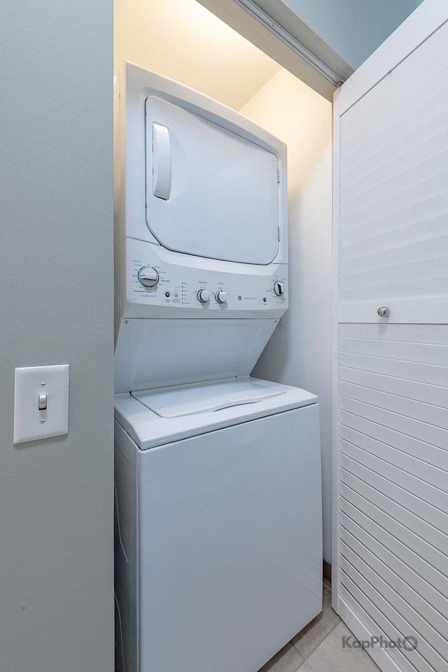 757 N Orleans St Unit 1104, Chicago, IL 60654 - laundry room featuring stacked washing machine and dryer