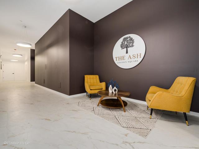 2354 W Farragut Ave Unit Ph-404, Chicago, IL 60625 - living area with baseboards