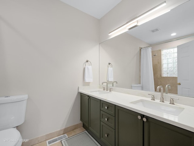 840 N Wood St Unit 2, Chicago, IL 60622 - bathroom featuring toilet, double vanity, baseboards, a shower with curtain, and tile patterned flooring