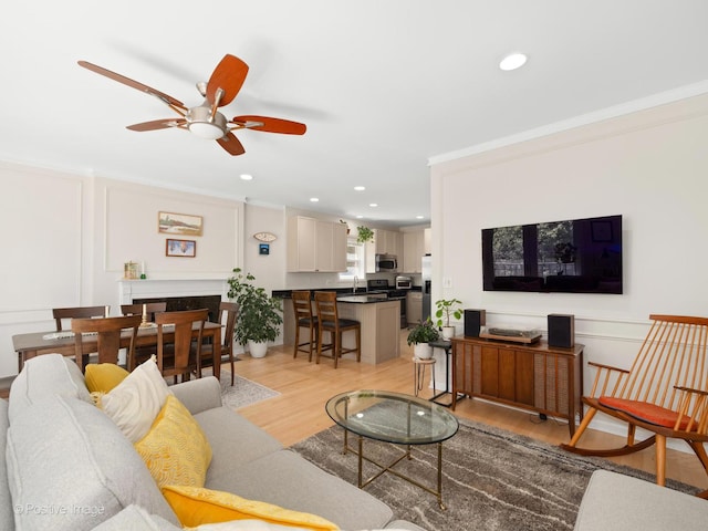 840 N Wood St Unit 2, Chicago, IL 60622 - living room with crown molding, a ceiling fan, light wood-style flooring, and recessed lighting