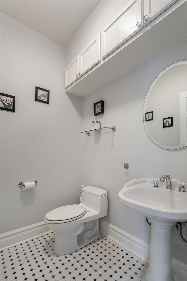 230 N Wisner St, Park Ridge, IL 60068 - bathroom featuring baseboards, toilet, tile patterned floors, and a sink