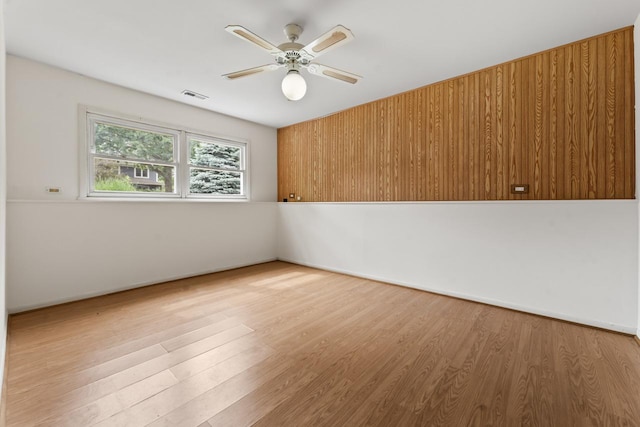 169 S Ellyn Ave, Glen Ellyn, IL 60137 - unfurnished room featuring wood finished floors and a ceiling fan