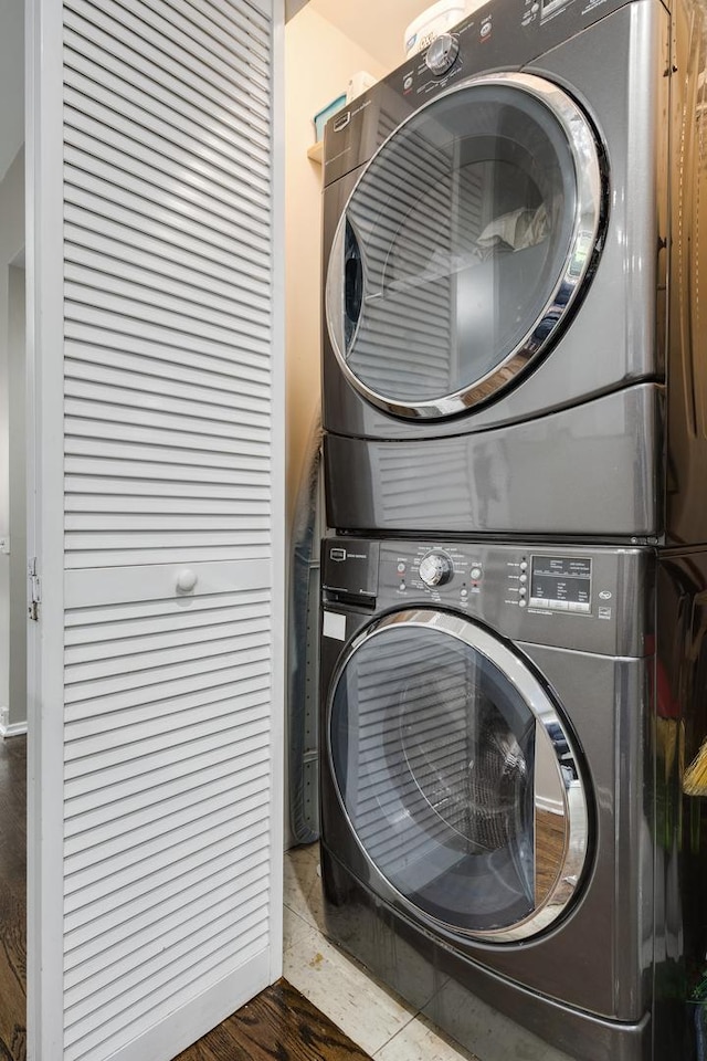 2720 N Greenview Ave Unit C, Chicago, IL 60614 - washroom featuring estacked washer and dryer and wood finished floors