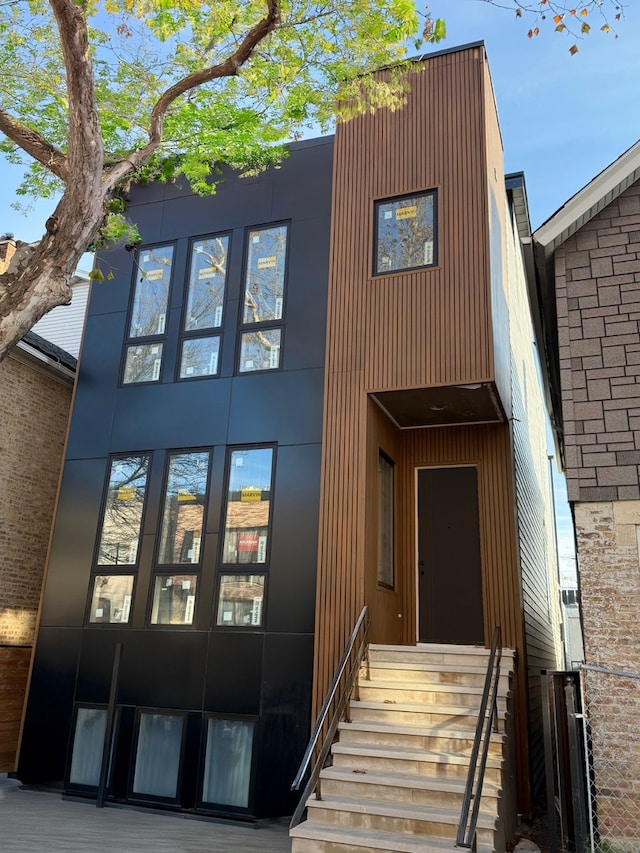 2353 W Ohio St, Chicago, IL 60612 - contemporary house featuring entry steps