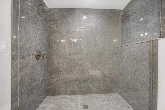 2353 W Ohio St, Chicago, IL 60612 - full bathroom featuring a tile shower