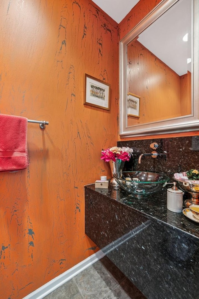 1448 N Mohawk St, Chicago, IL 60610 - bathroom featuring decorative backsplash, vanity, and baseboards