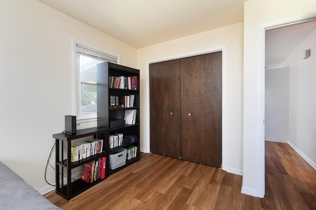 206-208 N Fremont St, Naperville, IL 60540 - bedroom with wood finished floors, a closet, and baseboards