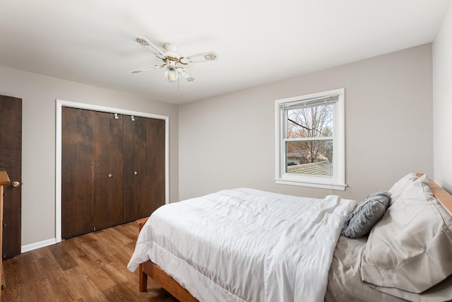 206-208 N Fremont St, Naperville, IL 60540 - bedroom featuring wood finished floors, a closet, a ceiling fan, and baseboards