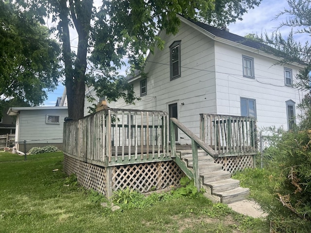 601 15th Ave, Sterling, IL 61081 - back of house with a yard and a deck