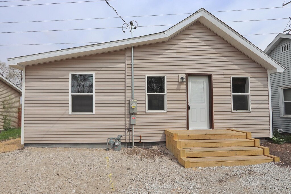 528 E Marquette St, Ottawa, IL 61350 - photo 1